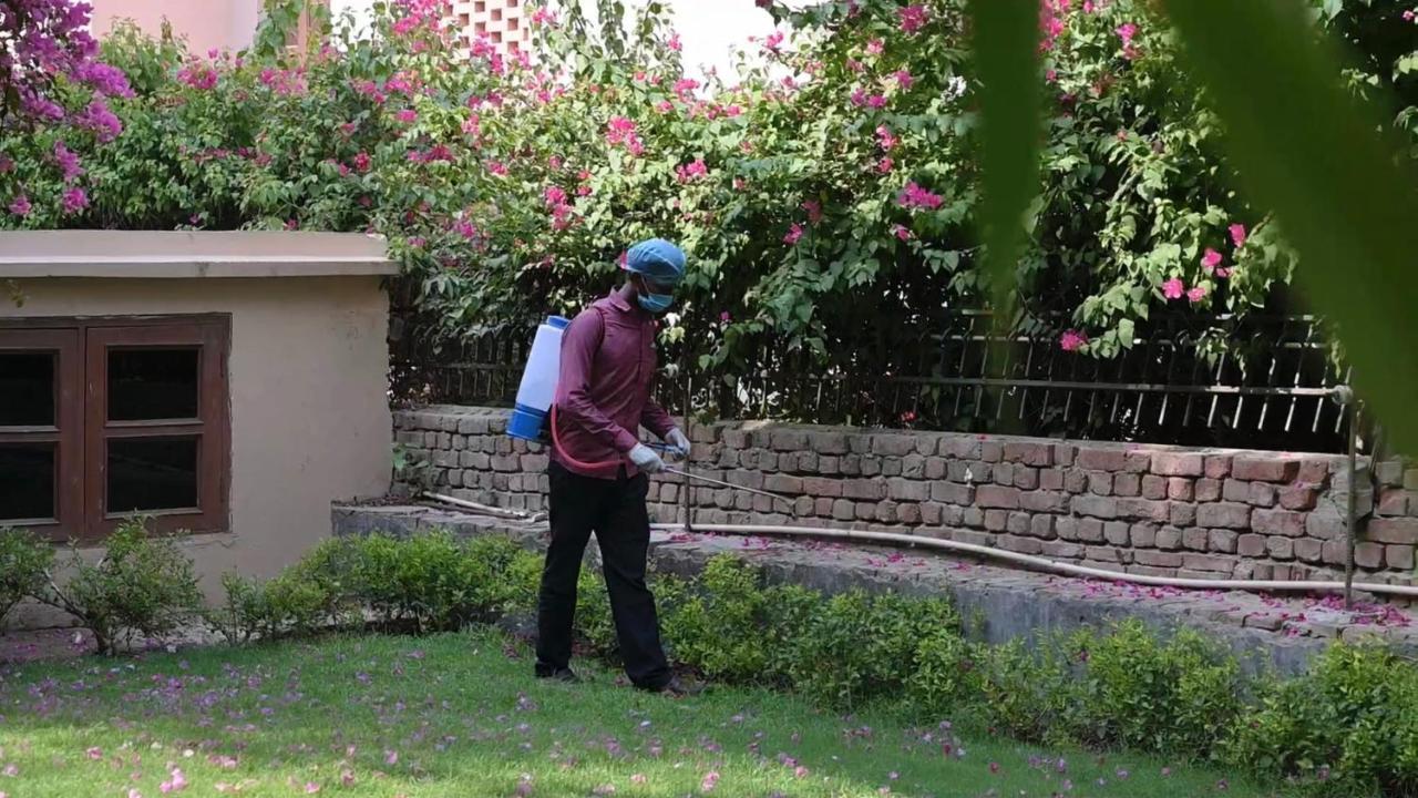 Hotel Bhakti Dhama Vrindavan Bagian luar foto