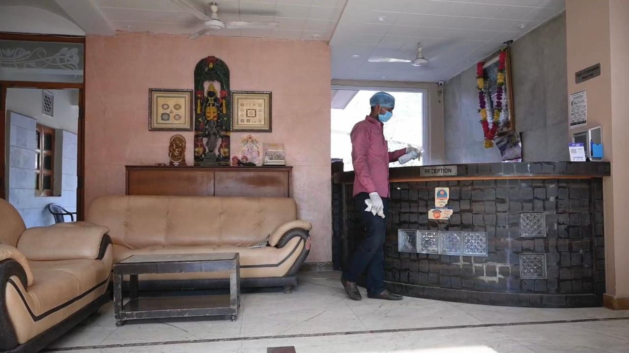 Hotel Bhakti Dhama Vrindavan Bagian luar foto