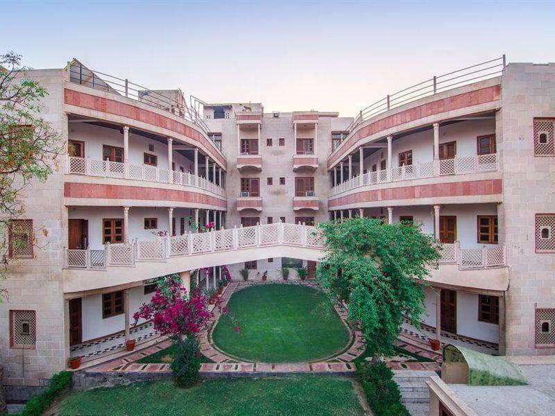 Hotel Bhakti Dhama Vrindavan Bagian luar foto