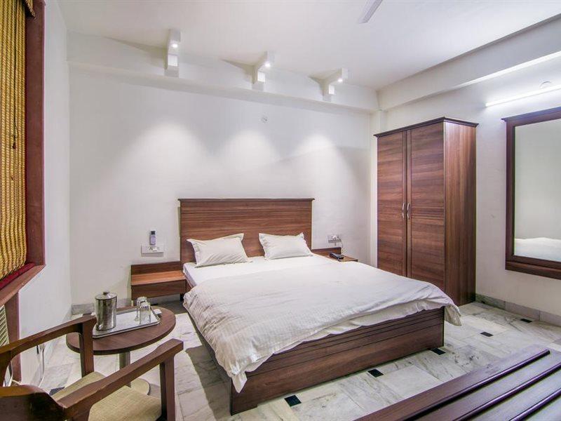 Hotel Bhakti Dhama Vrindavan Bagian luar foto