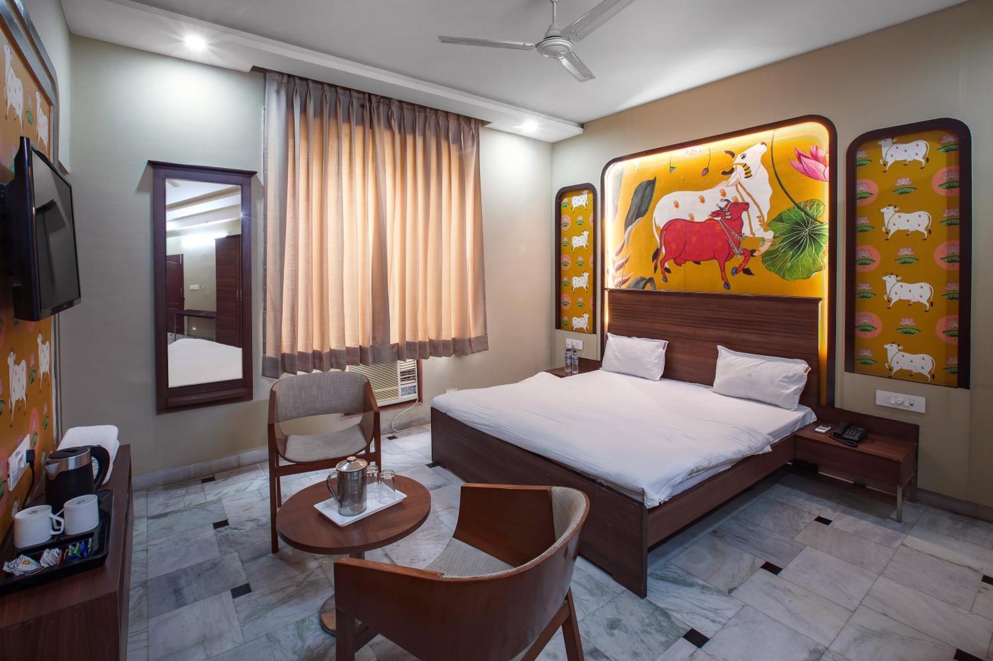 Hotel Bhakti Dhama Vrindavan Bagian luar foto