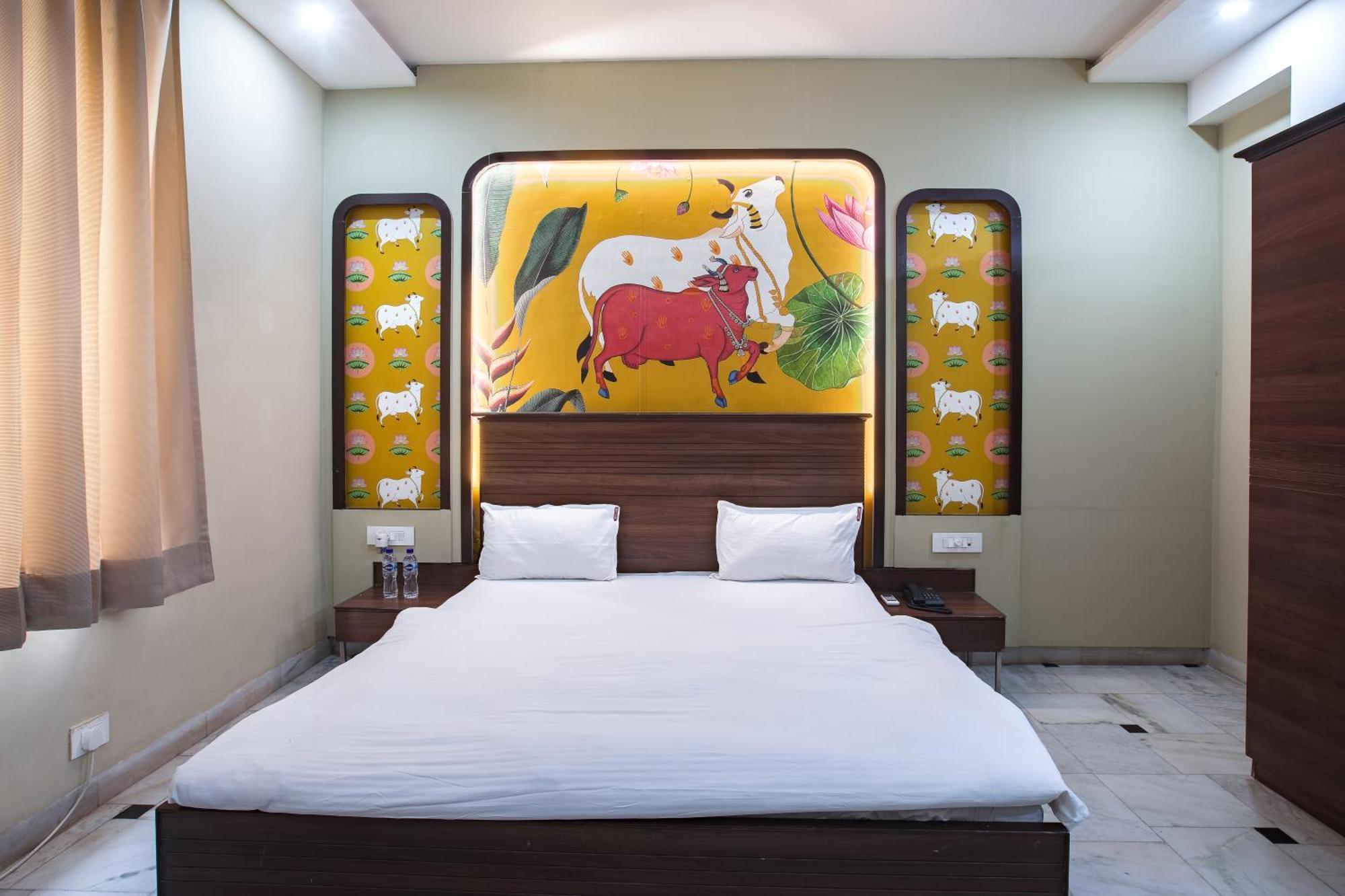 Hotel Bhakti Dhama Vrindavan Bagian luar foto