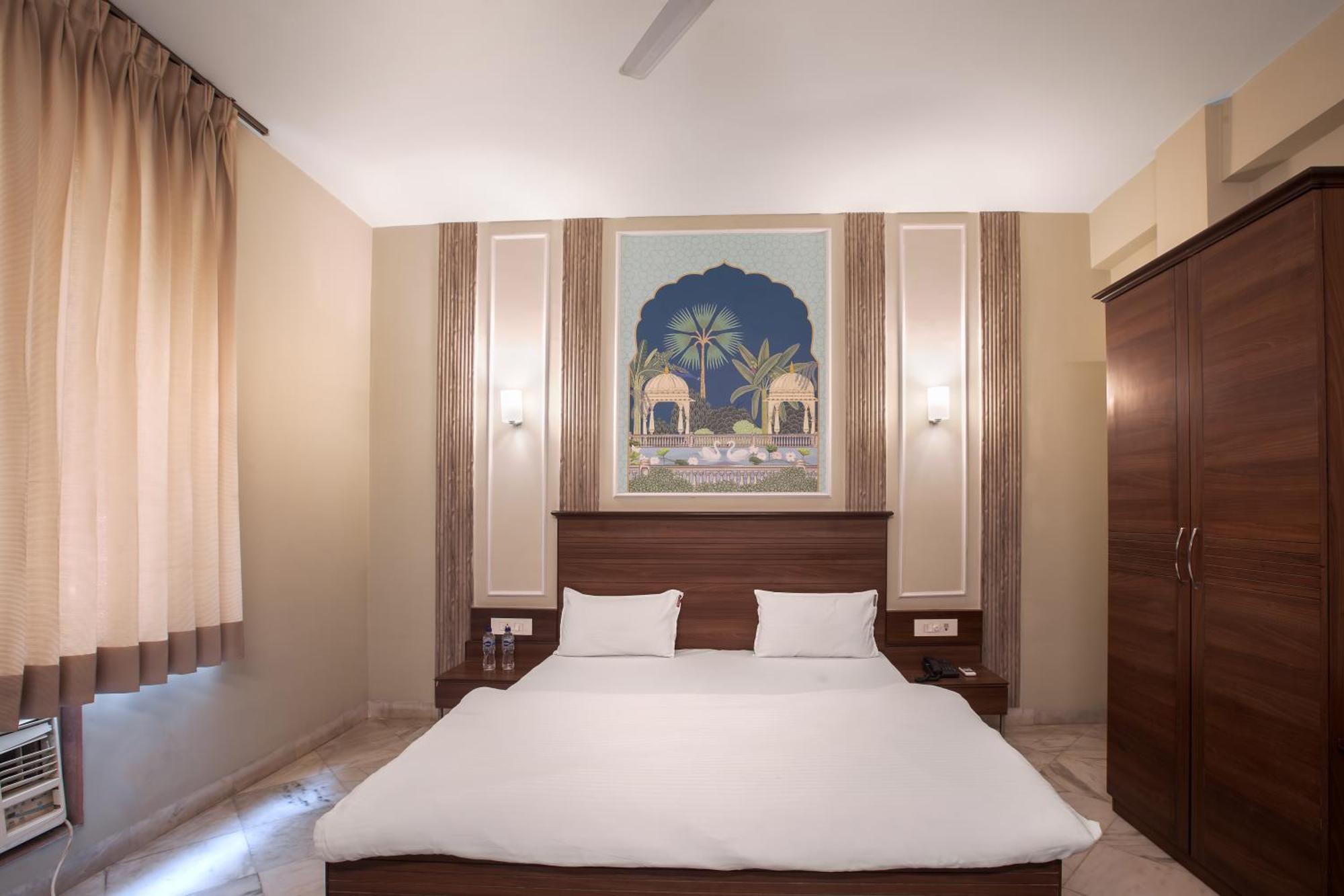 Hotel Bhakti Dhama Vrindavan Bagian luar foto