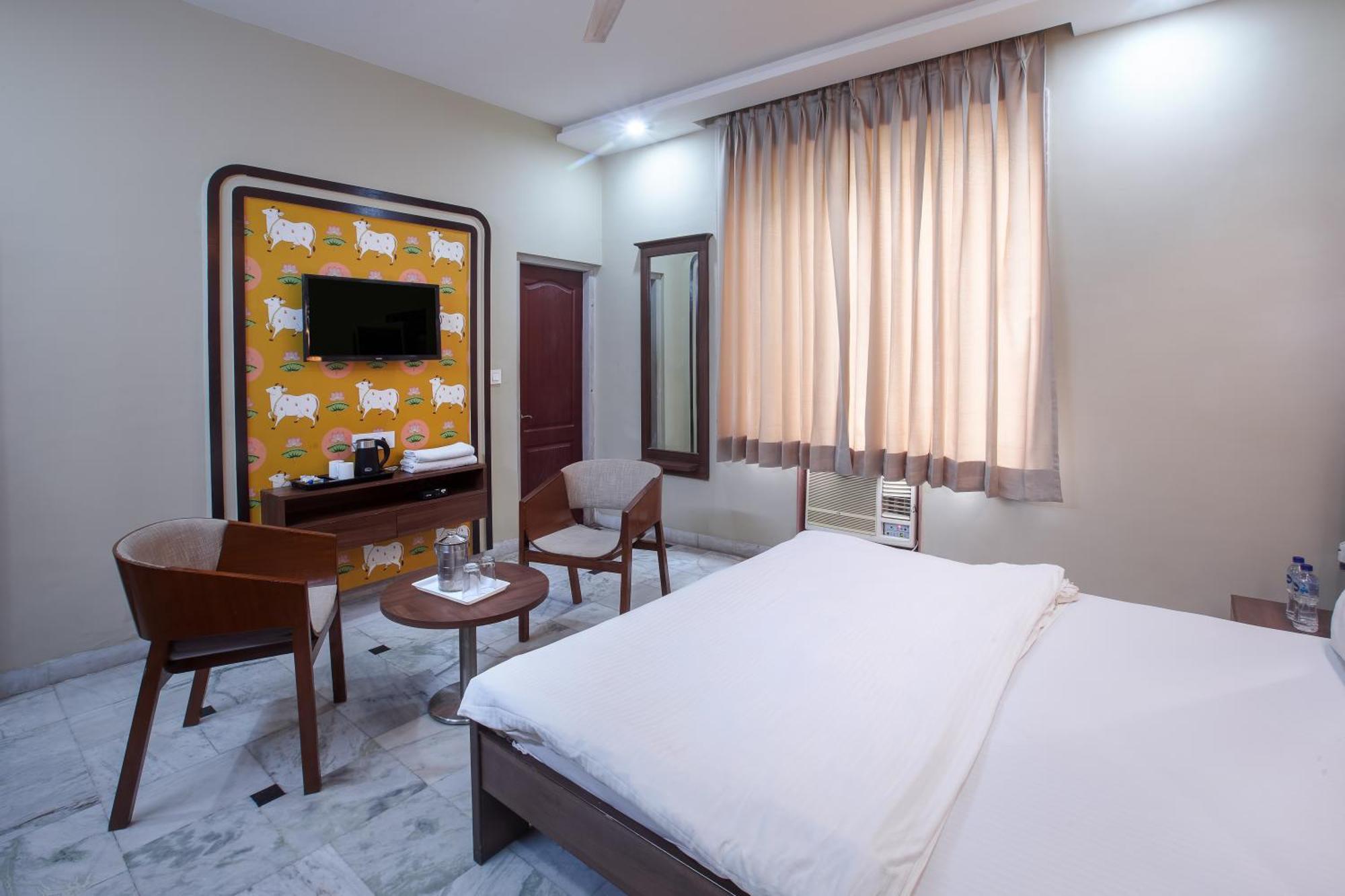Hotel Bhakti Dhama Vrindavan Bagian luar foto