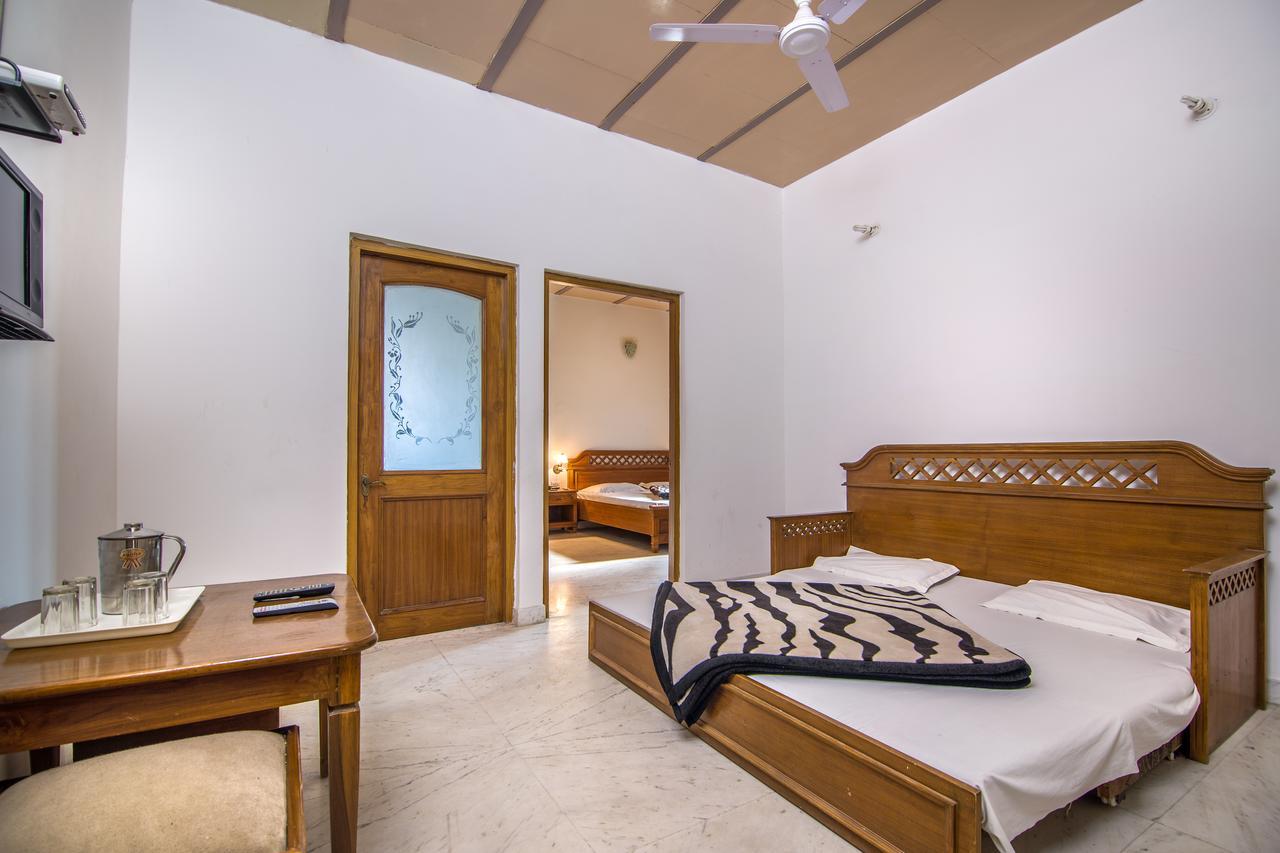 Hotel Bhakti Dhama Vrindavan Bagian luar foto