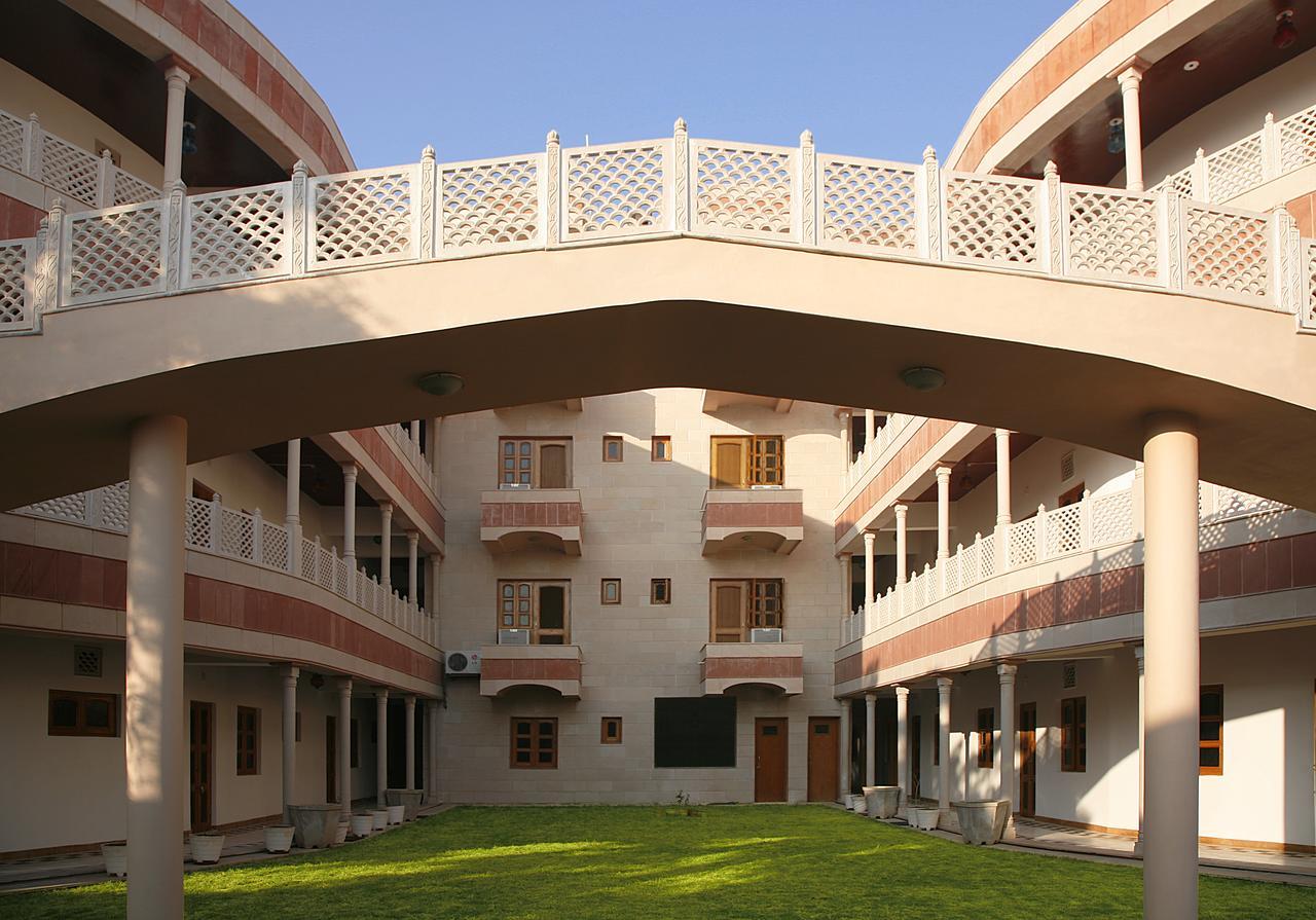Hotel Bhakti Dhama Vrindavan Bagian luar foto