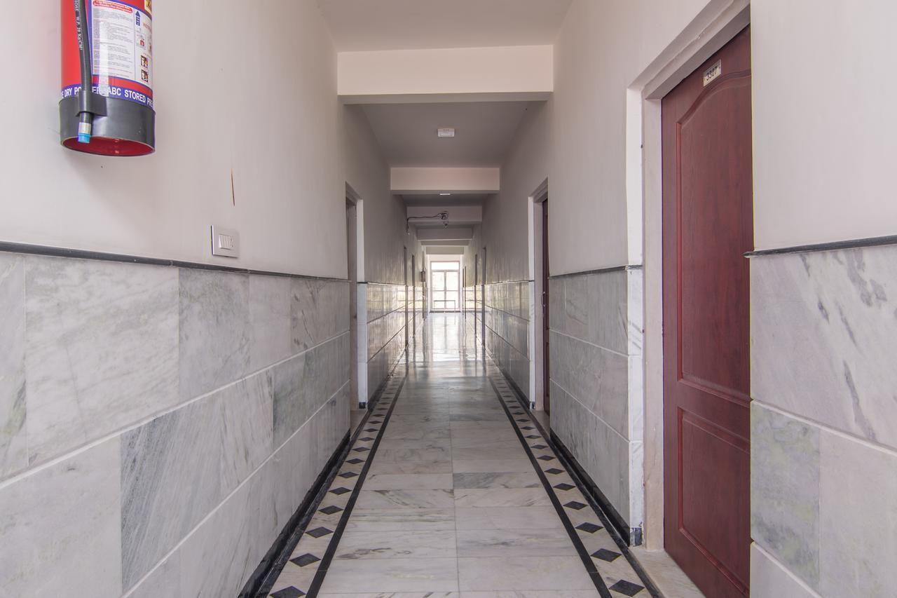 Hotel Bhakti Dhama Vrindavan Bagian luar foto